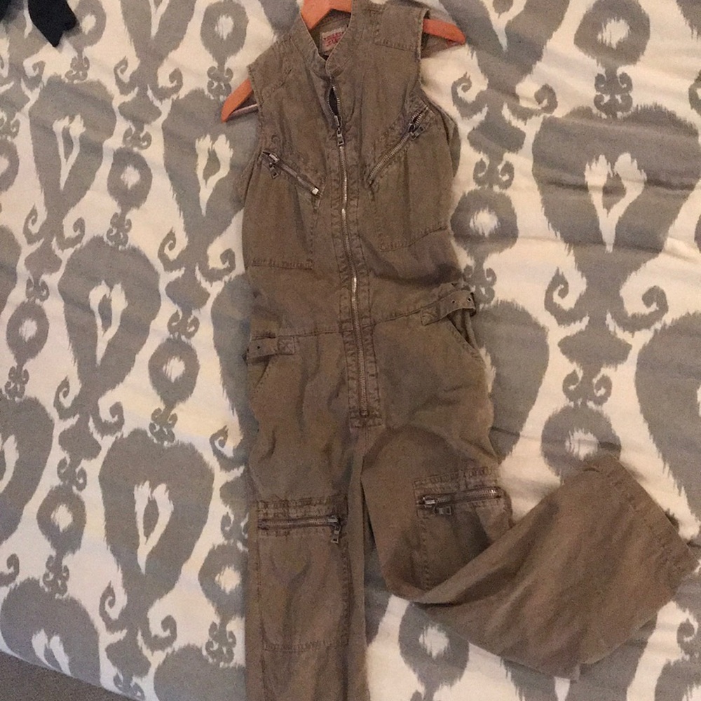 Super cute Guess camo Capri one piece